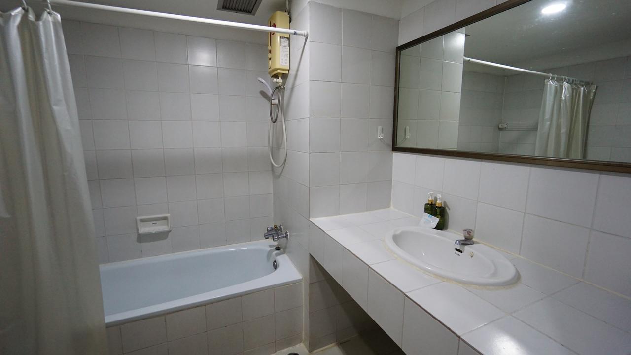 Aparthotel Supanich Railway Station à Chiang Mai Extérieur photo