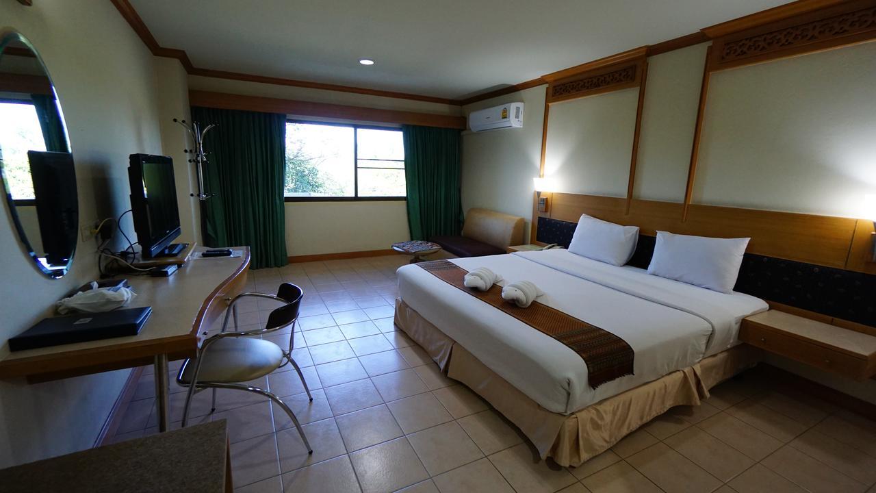 Aparthotel Supanich Railway Station à Chiang Mai Extérieur photo