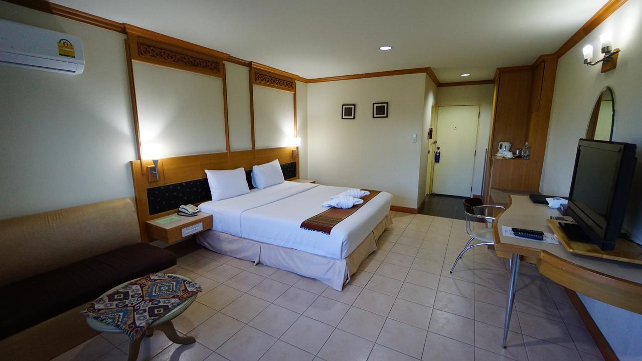 Aparthotel Supanich Railway Station à Chiang Mai Extérieur photo